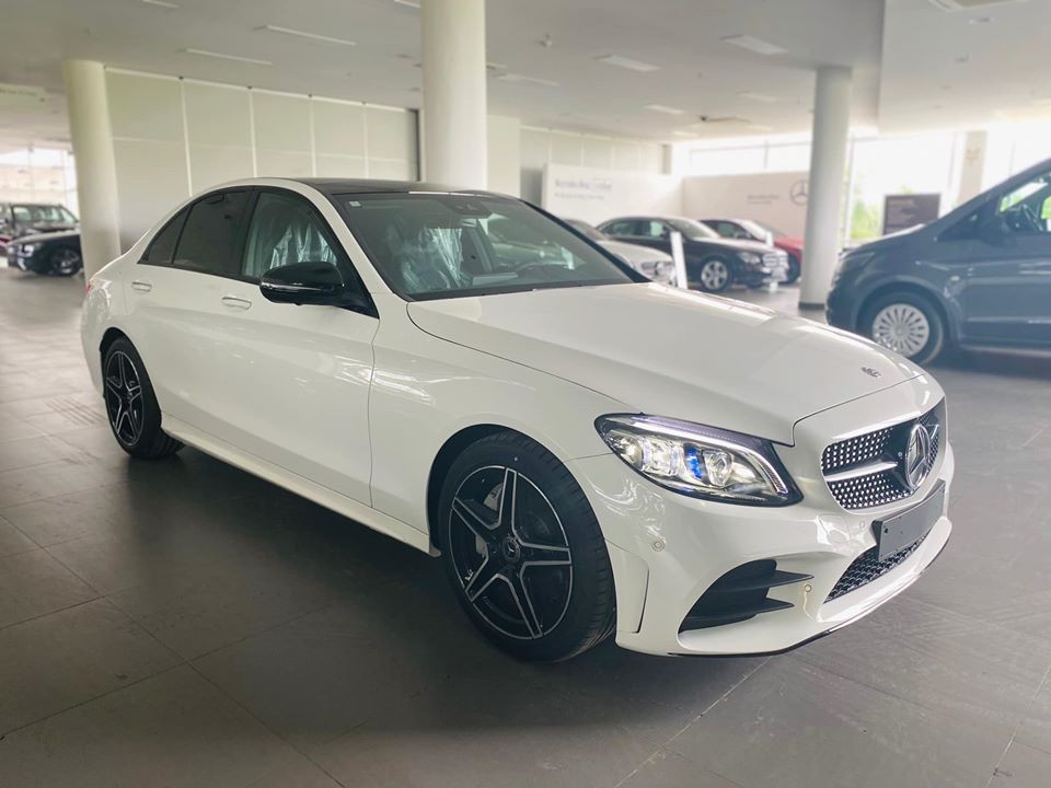Mercedes-Benz C 300 AMG. Mercedes-Benz C 300 AMG.