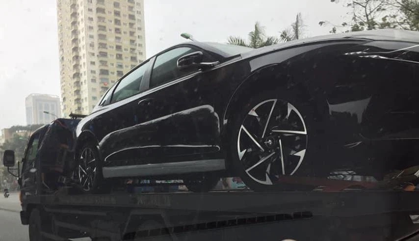 Xe được đưa về để phục vụ đại sứ quán. Xe được đưa về để phục vụ đại sứ quán.