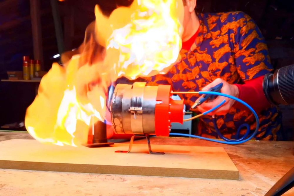 Theo dõi YouTuber tự chế động cơ tua-bin phản lực bằng phương pháp in 3D