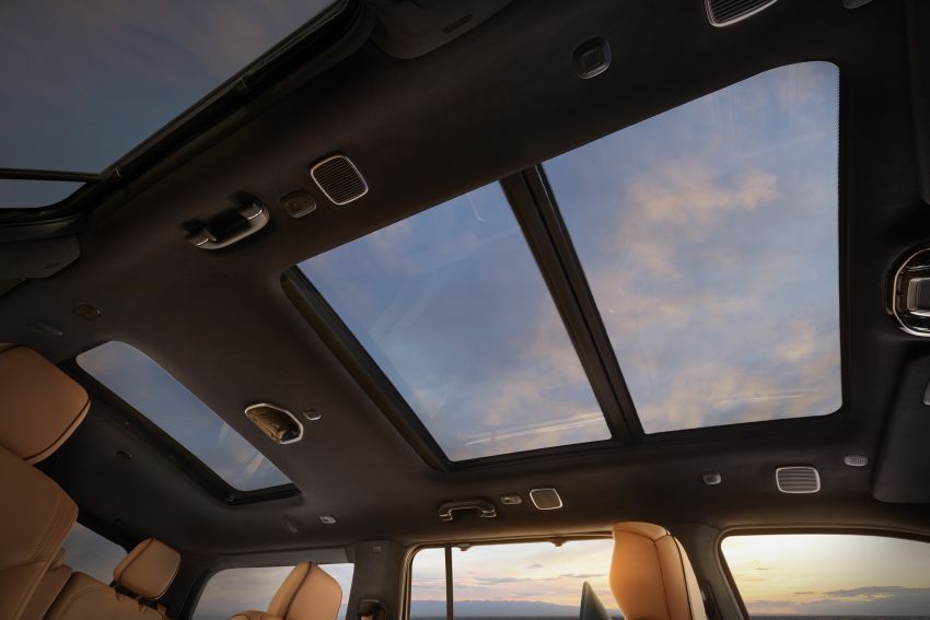 Cửa sổ trời toàn cảnh của Jeep Grand Wagoneer 2022 Cửa sổ trời toàn cảnh của Jeep Grand Wagoneer 2022