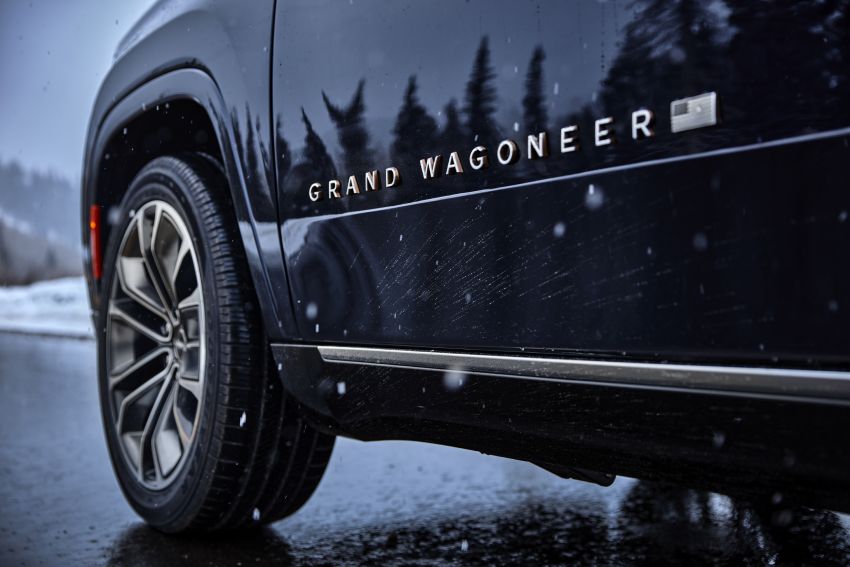 Tem chữ nổi bên sườn là dấu hiệu nhận biết của Jeep Grand Wagoneer và Wagoneer 2022 Tem chữ nổi bên sườn là dấu hiệu nhận biết của Jeep Grand Wagoneer và Wagoneer 2022