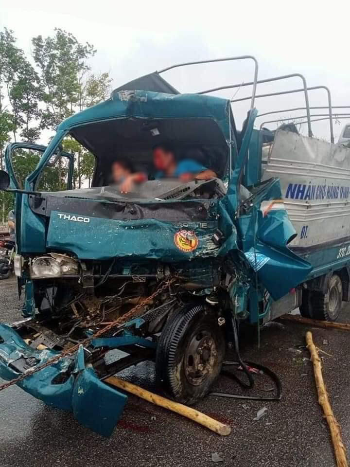 Vụ tai nạn khiến 3 người ngồi trên ô tô tải thương vong Vụ tai nạn khiến 3 người ngồi trên ô tô tải thương vong