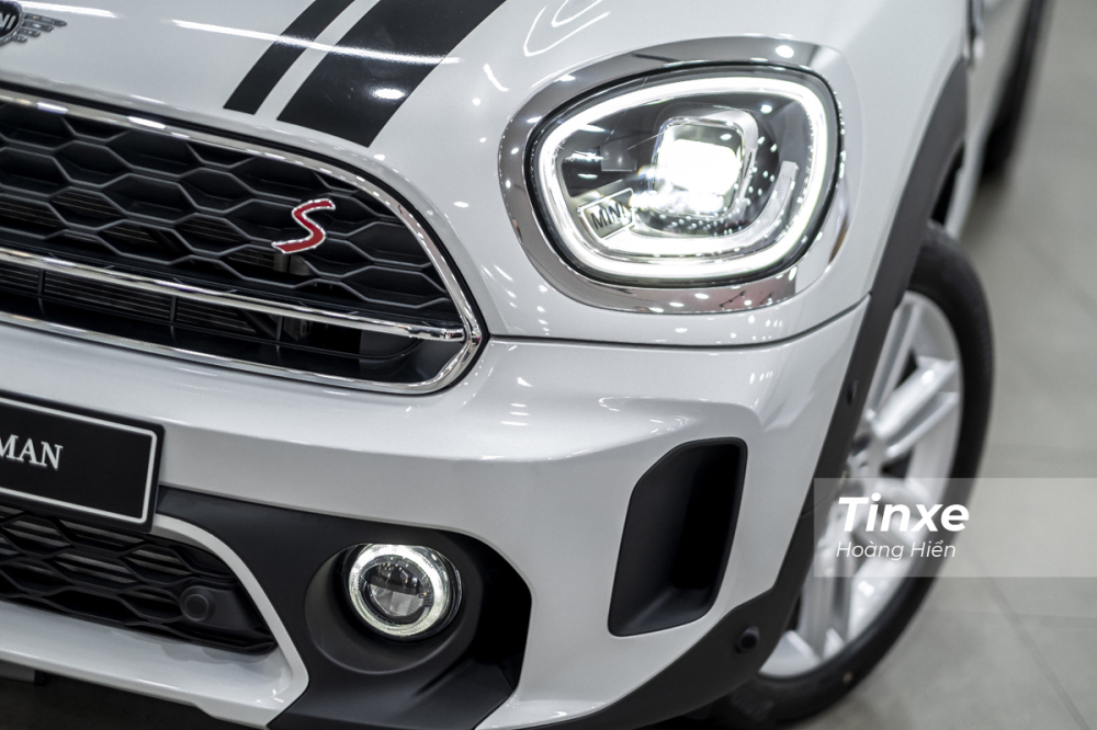 Hệ thống đèn chiếu sáng full-LED bao gồm cả đèn định vị ban ngày, đèn sương mù, đèn pha/cos và đèn xi nhan báo rẽ. Hệ thống đèn chiếu sáng full-LED bao gồm cả đèn định vị ban ngày, đèn sương mù, đèn pha/cos và đèn xi nhan báo rẽ.