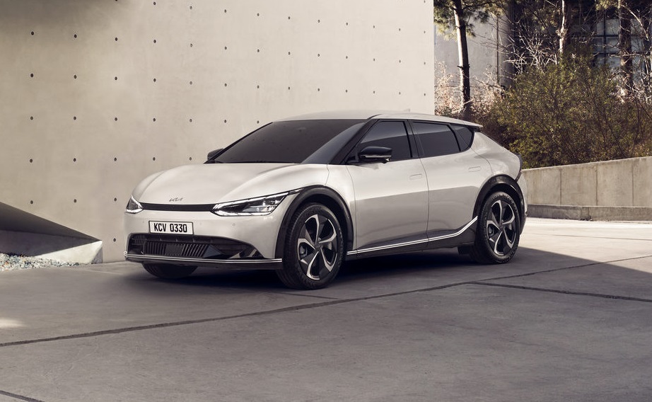 EV6 là mẫu xe chạy điện đầu tiên của Kia EV6 là mẫu xe chạy điện đầu tiên của Kia