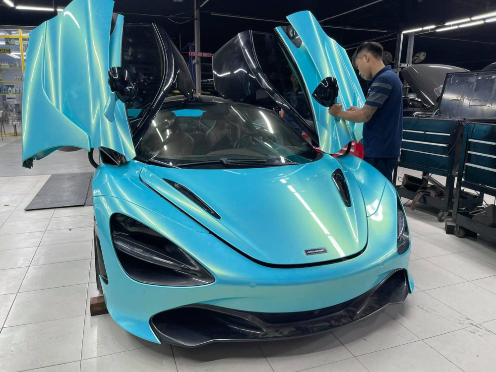 Siêu xe McLaren 720S đầu tiên về nước đổi màu sơn sang xanh nhạt Siêu xe McLaren 720S đầu tiên về nước đổi màu sơn sang xanh nhạt