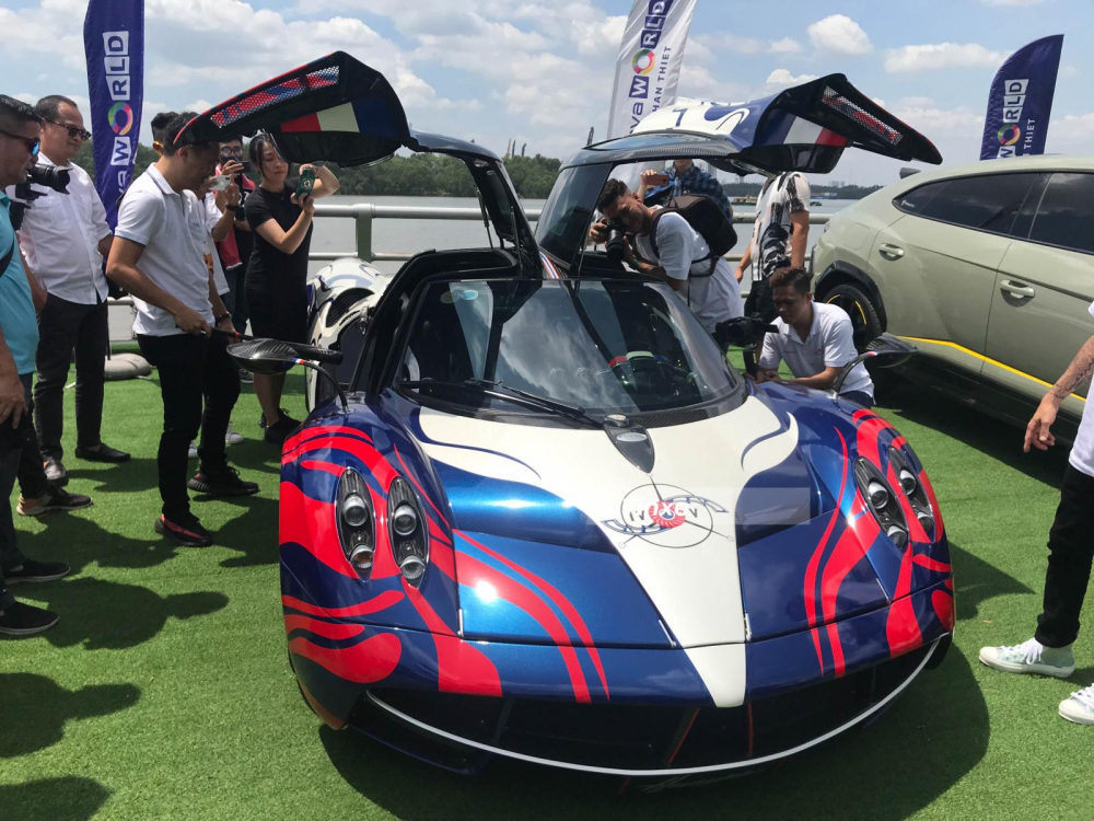 Pagani Huayra được Minh Pagani Huayra được Minh Nhựa mang đi tham dự buổi gặp mặt của các thành viên Viet Rally