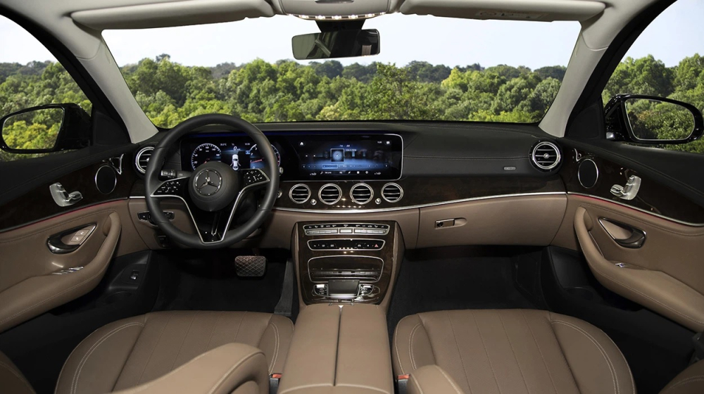 Nội thất của Mercedes-Benz E 200 Exclusive 2021. Nội thất của Mercedes-Benz E 200 Exclusive 2021.