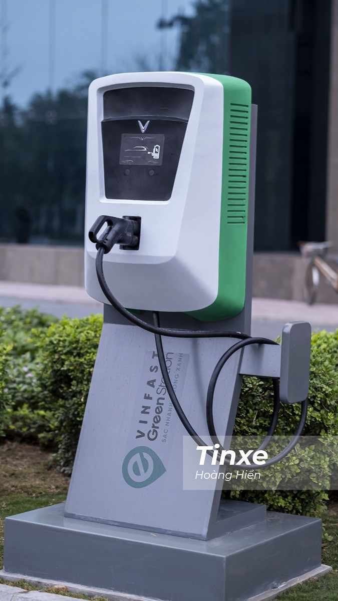 VinFast VF e34 sạc nhanh 15 phút có thể đi được 180 km nhưng thời gian để sạc đầy pin thì vẫn chưa rõ. VinFast VF e34 sạc nhanh 15 phút có thể đi được 180 km nhưng thời gian để sạc đầy pin thì vẫn chưa rõ.