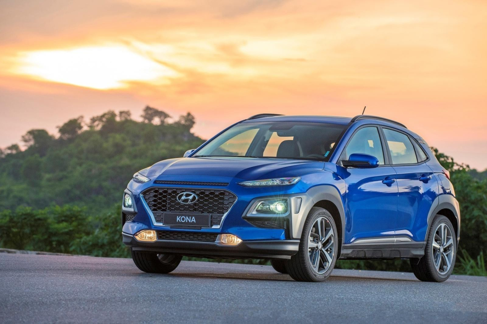 Bề ngang của Hyundai Kona vượt qua VinFast VF e34 nhưng chiều dài và chiều rộng thì chưa bằng. Bề ngang của Hyundai Kona vượt qua VinFast VF e34 nhưng chiều dài và chiều rộng thì chưa bằng.