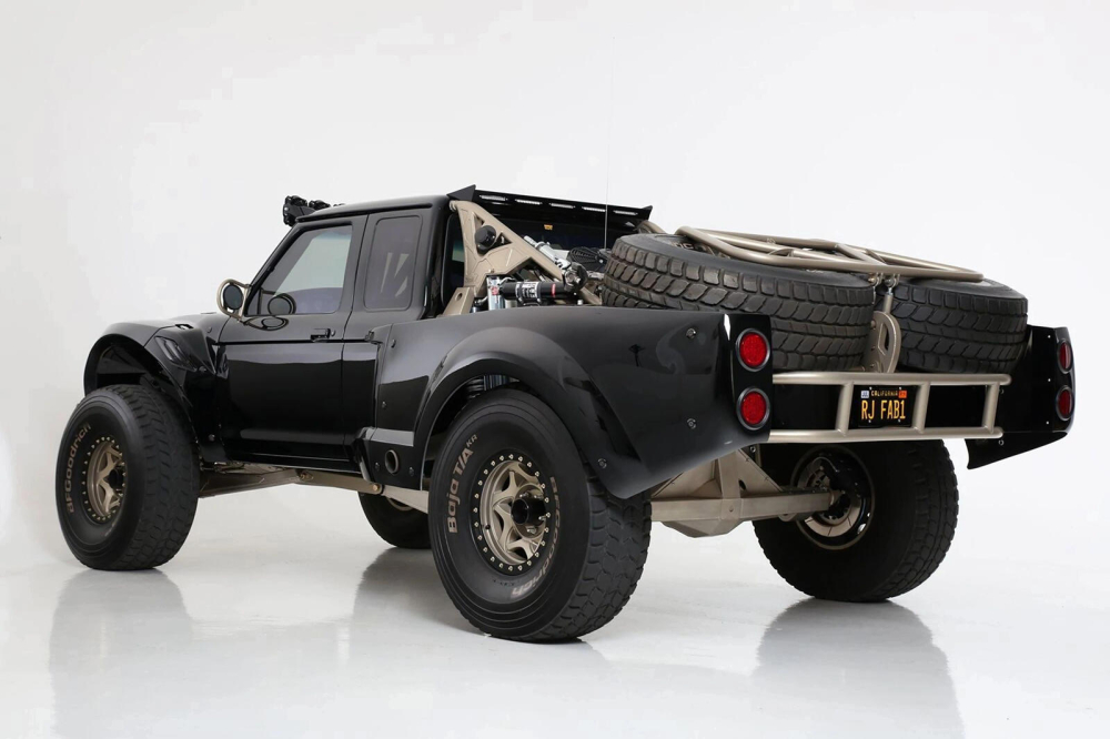 Phía sau của Ford Ranger Luxury Pre-Runner Phía sau của Ford Ranger Luxury Pre-Runner