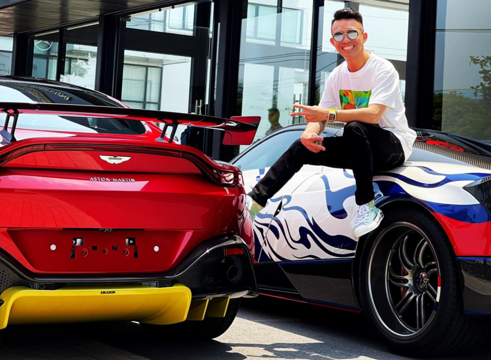 Minh Minh Nhựa từng lái Pagani Huayra ra đại lý Aston Martin để xem mắt V8 Vantage