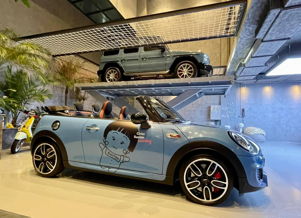 Cường Cường Đô-la thay áo cho MINI John Cooper Works trùng màu với Mercedes-AMG G63 của vợ