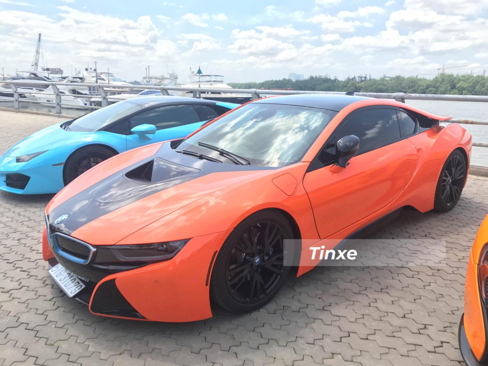 BMW i8 mang tông màu cam đất nổi bật của chủ siêu xe Lamborghini Huracan  cầu sau độc nhất Sài thành