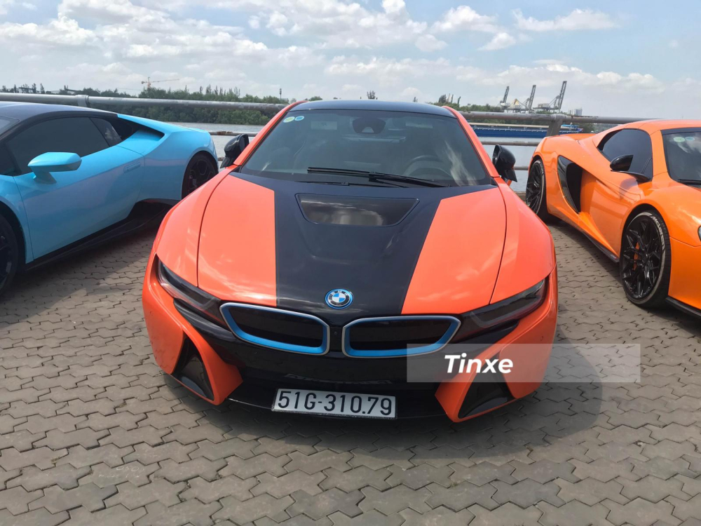 BMW i8 mang tông màu cam đất nổi bật của chủ siêu xe Lamborghini Huracan  cầu sau độc nhất Sài thành