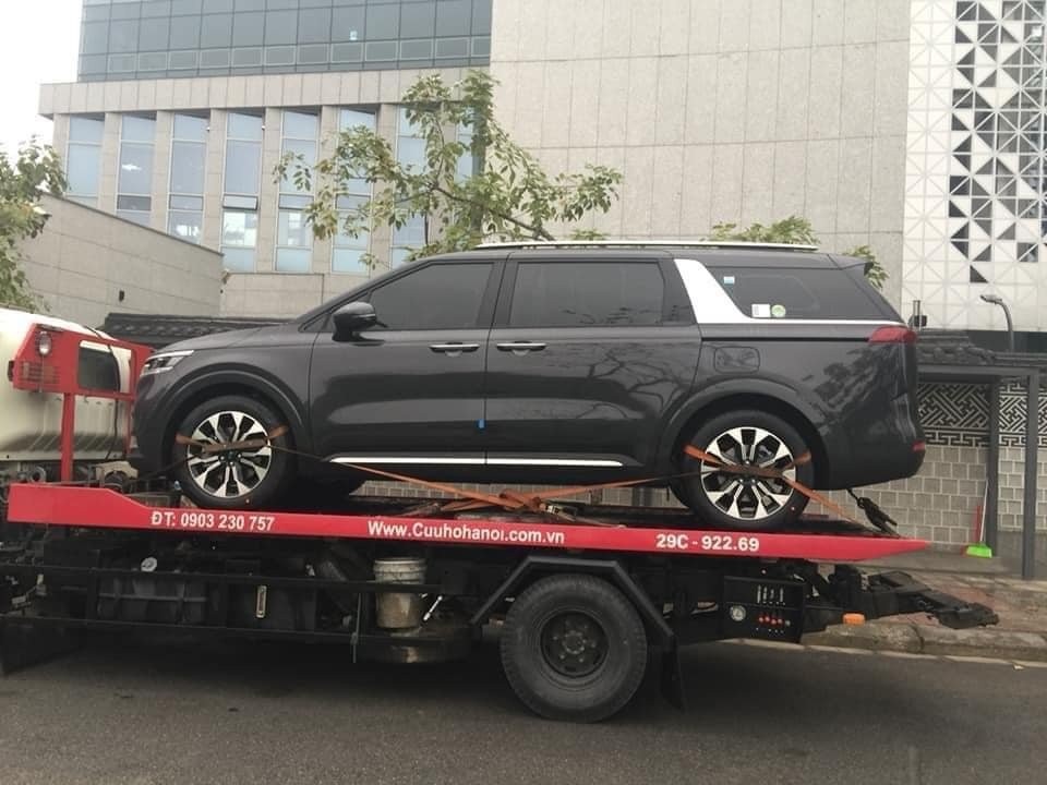 Kia Carnival 2021 bị bắt gặp trên xe chuyên chở mang biển số Hà Nội vào sáng nay (3/4/2021). Kia Carnival 2021 bị bắt gặp trên xe chuyên chở mang biển số Hà Nội vào sáng nay (3/4/2021).