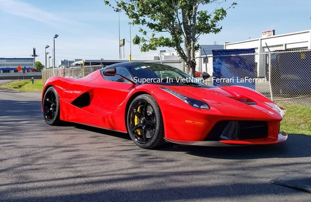 Và Ferrari LaFerrari của doanh nhân Việt hiện sinh sống tại Mỹ Và Ferrari LaFerrari của doanh nhân Việt hiện sinh sống tại Mỹ