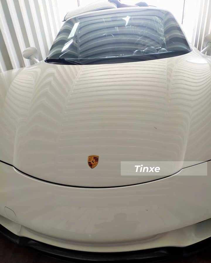 Hình ảnh khui công chiếc siêu xe Porsche 918 Spyder tại cảng Cát Lái vào cuối tháng 3 vừa qua Hình ảnh khui công chiếc siêu xe Porsche 918 Spyder tại cảng Cát Lái vào cuối tháng 3 vừa qua