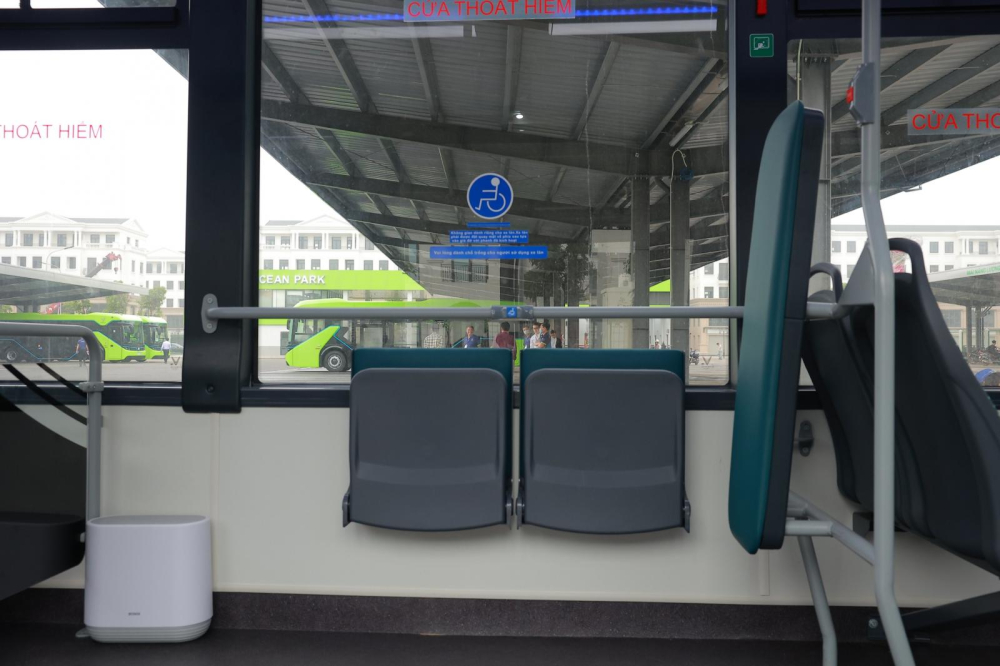 Khu vực dành riêng cho người ngồi xe lăn. Khu vực dành riêng cho người ngồi xe lăn.