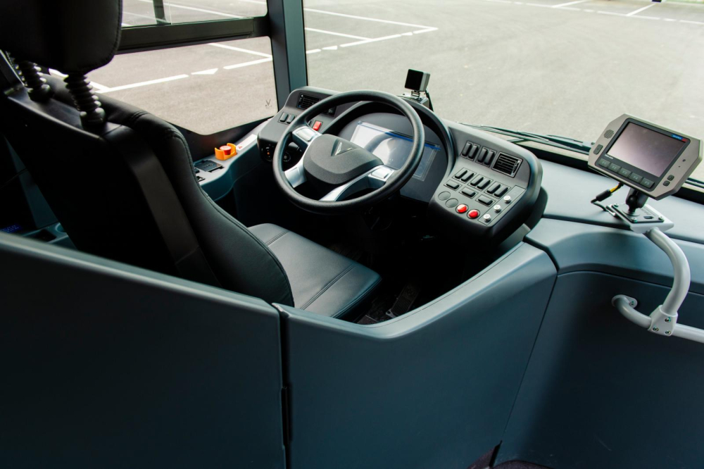 Khu vực tài xế điều khiển VinBus. Khu vực tài xế điều khiển VinBus.