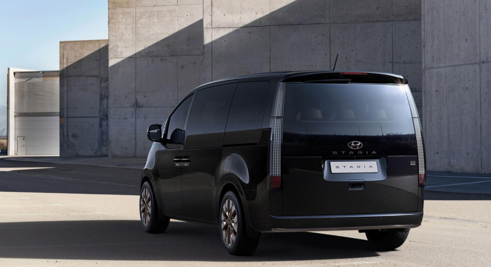 Hyundai Staria 2021 còn có cửa trượt bên sườn và cửa cốp chỉnh điện Hyundai Staria 2021 còn có cửa trượt bên sườn và cửa cốp chỉnh điện