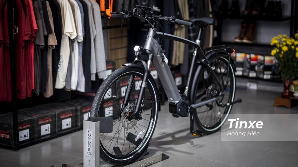 Với thiết kế mang chút thể thao và lịch lãm, Triumph Trekker GT vẫn giữ được những đường nét Ăng-lê của thương hiệu Triumph.