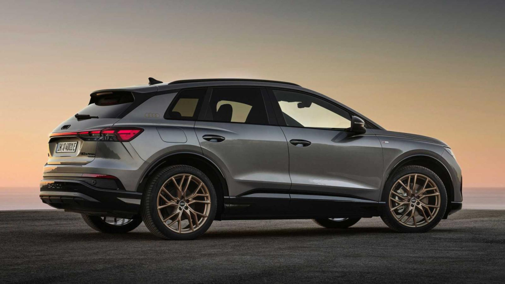 Q4 E-Tron và Q4 Sportback E-Tron 2022 là 2 mẫu xe điện có kích thước nhỏ nhất của Audi hiện nay Q4 E-Tron và Q4 Sportback E-Tron 2022 là 2 mẫu xe điện có kích thước nhỏ nhất của Audi hiện nay