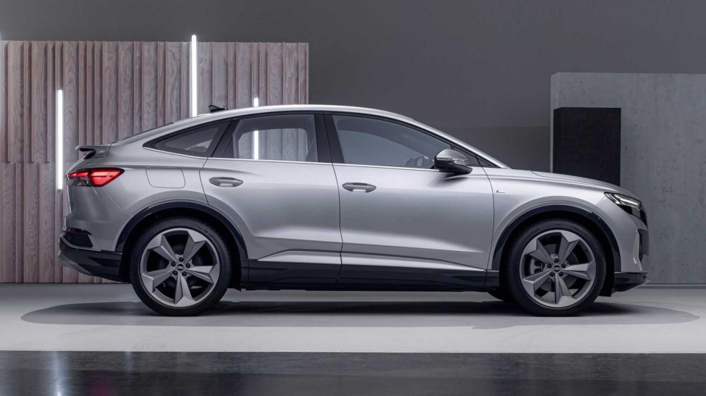 Audi Q4 Sportback E-Tron 2022 có nóc dốc về phía sau như xe coupe Audi Q4 Sportback E-Tron 2022 có nóc dốc về phía sau như xe coupe
