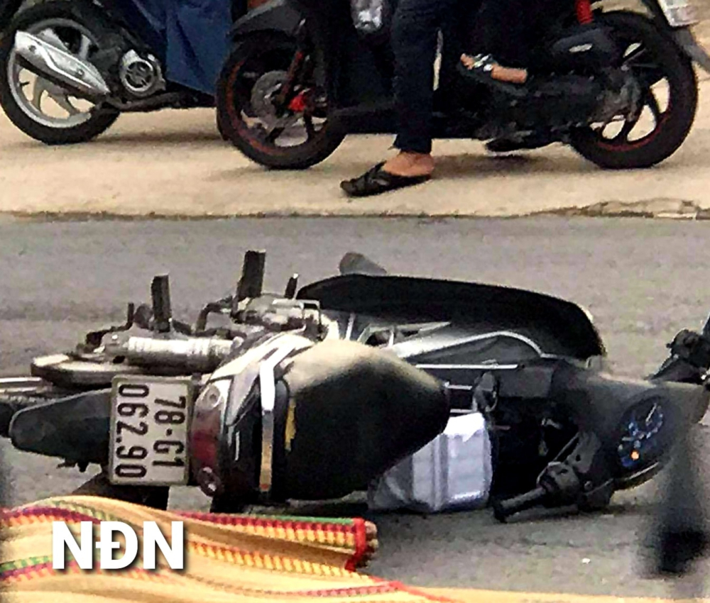 Người điều khiển xe máy tử vong tại chỗ Người điều khiển xe máy tử vong tại chỗ
