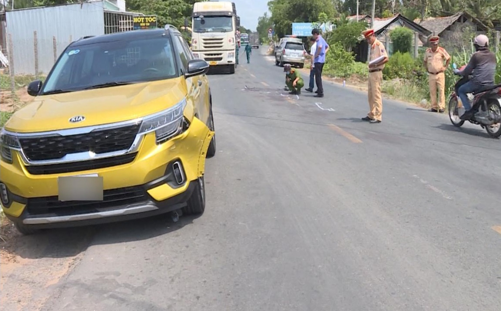 Chiếc Kia Seltos bị biến dạng đầu xe sau vụ tai nạn Chiếc Kia Seltos bị biến dạng đầu xe sau vụ tai nạn