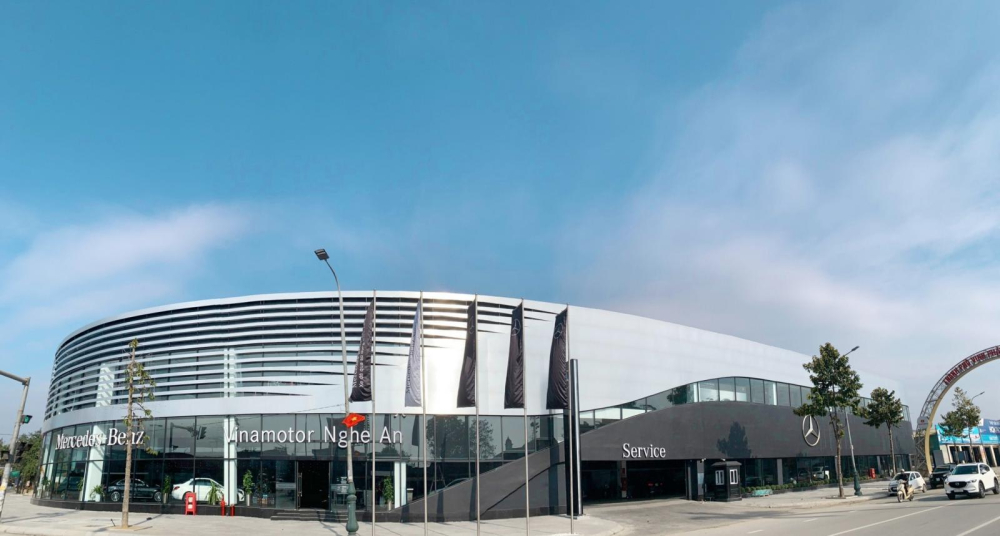 Đại lý Mercedes-Benz Việt Nam mới khai trương tại thành phố Vinh, Nghệ An có quy mô lớn nhất khu vực Bắc và Bắc Trung Bộ. Đại lý Mercedes-Benz Việt Nam mới khai trương tại thành phố Vinh, Nghệ An có quy mô lớn nhất khu vực Bắc và Bắc Trung Bộ.