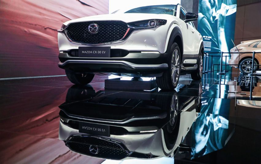 Khoảng sang gầm CX-30 EV cao hơn CX-30 máy xăng Khoảng sang gầm CX-30 EV cao hơn CX-30 máy xăng