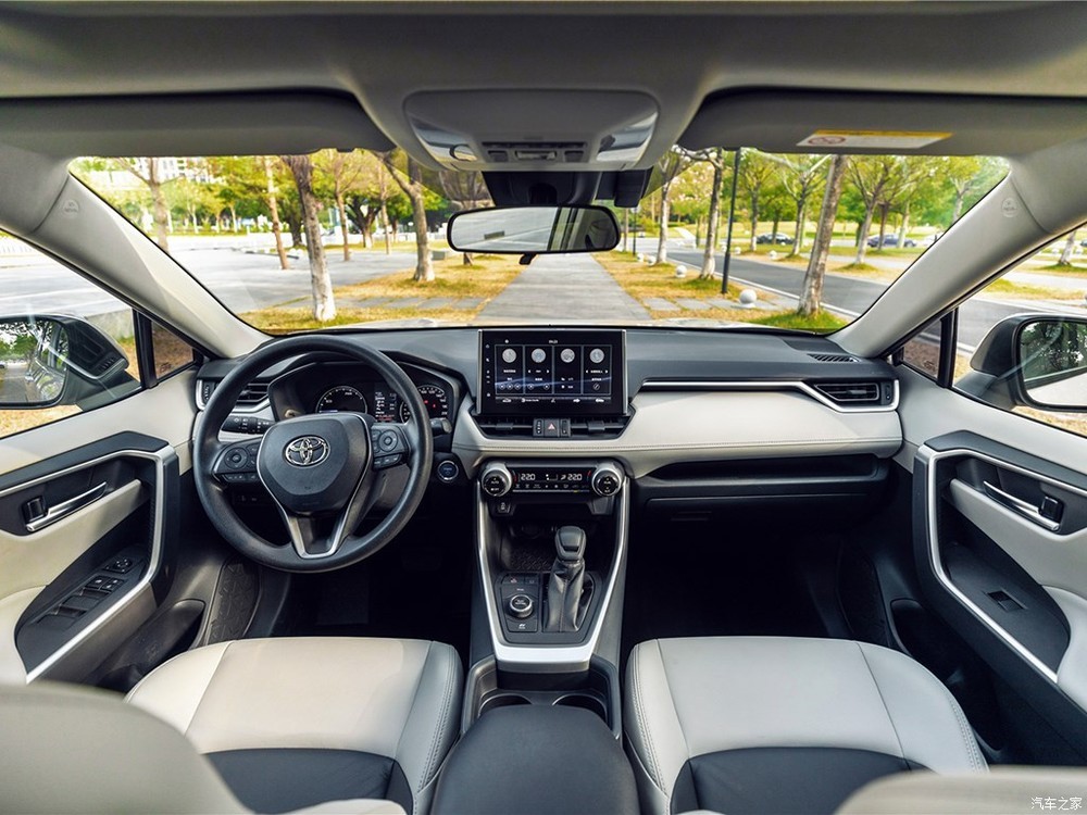 Nội thất của Toyota Wildlander 2021