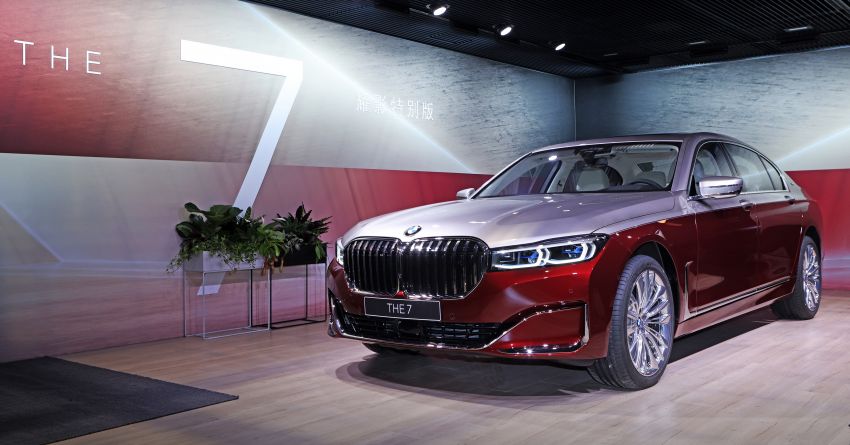 Ngoại thất BMW 7 Series Two-Tone mang hai tông màu Bạc Đỏ chủ đạo Ngoại thất BMW 7 Series Two-Tone mang hai tông màu Bạc Đỏ chủ đạo