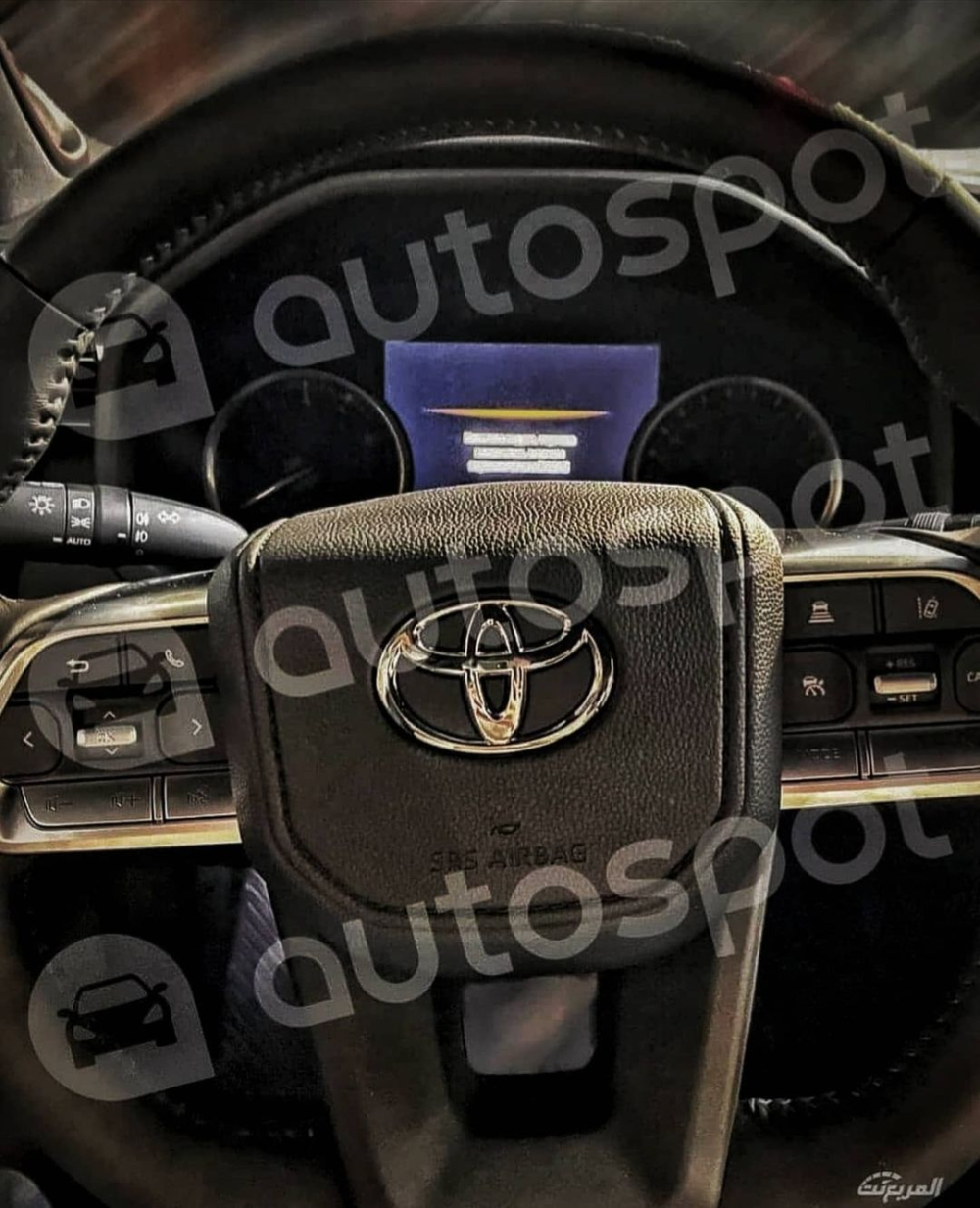 Vô lăng 3 chấu của Toyota Land Cruiser 2022 Vô lăng 3 chấu của Toyota Land Cruiser 2022