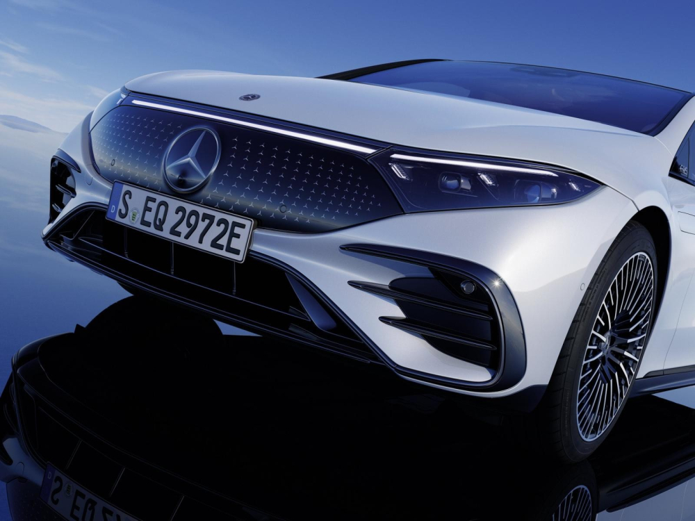 Phần đầu xe của Mercedes-Benz EQS được thiết kế hơi hướng hiện đại nhưng không làm mất đi giá trị truyền thống. Phần đầu xe của Mercedes-Benz EQS được thiết kế hơi hướng hiện đại nhưng không làm mất đi giá trị truyền thống.