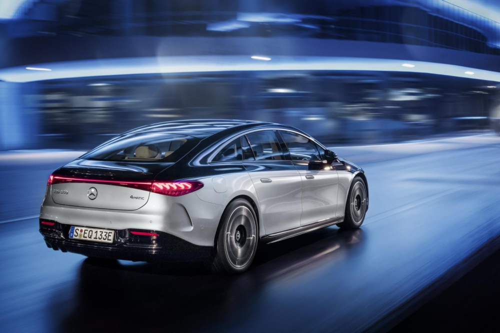 Giá bán của Mercedes-Benz EQS tại thị trường quốc tế chưa được công bố nên vẫn chưa thể ước lượng giá của mẫu xe này khi về Việt Nam. Giá bán của Mercedes-Benz EQS tại thị trường quốc tế chưa được công bố nên vẫn chưa thể ước lượng giá của mẫu xe này khi về Việt Nam.