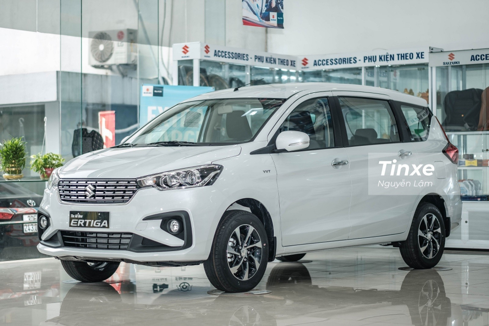 Suzuki Ertiga hiện đang có 2 phiên bản cùng giá niêm yết là 499 triệu và 555 triệu đồng. Suzuki Ertiga hiện đang có 2 phiên bản cùng giá niêm yết là 499 triệu và 555 triệu đồng.