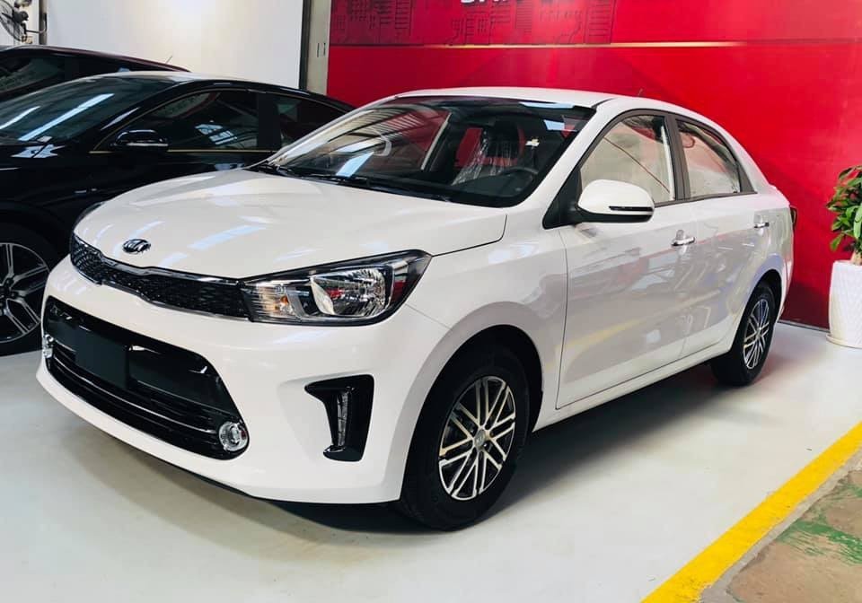 Kia Soluto hiện đang có 4 phiên bản cùng giá niêm yết từ 369 – 469 triệu đồng. Kia Soluto hiện đang có 4 phiên bản cùng giá niêm yết từ 369 – 469 triệu đồng.