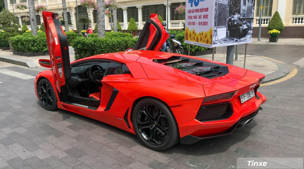 Lamborghini Aventador LP700-4 tung cánh trên đường phố Sài thành Lamborghini Aventador LP700-4 tung cánh trên đường phố Sài thành