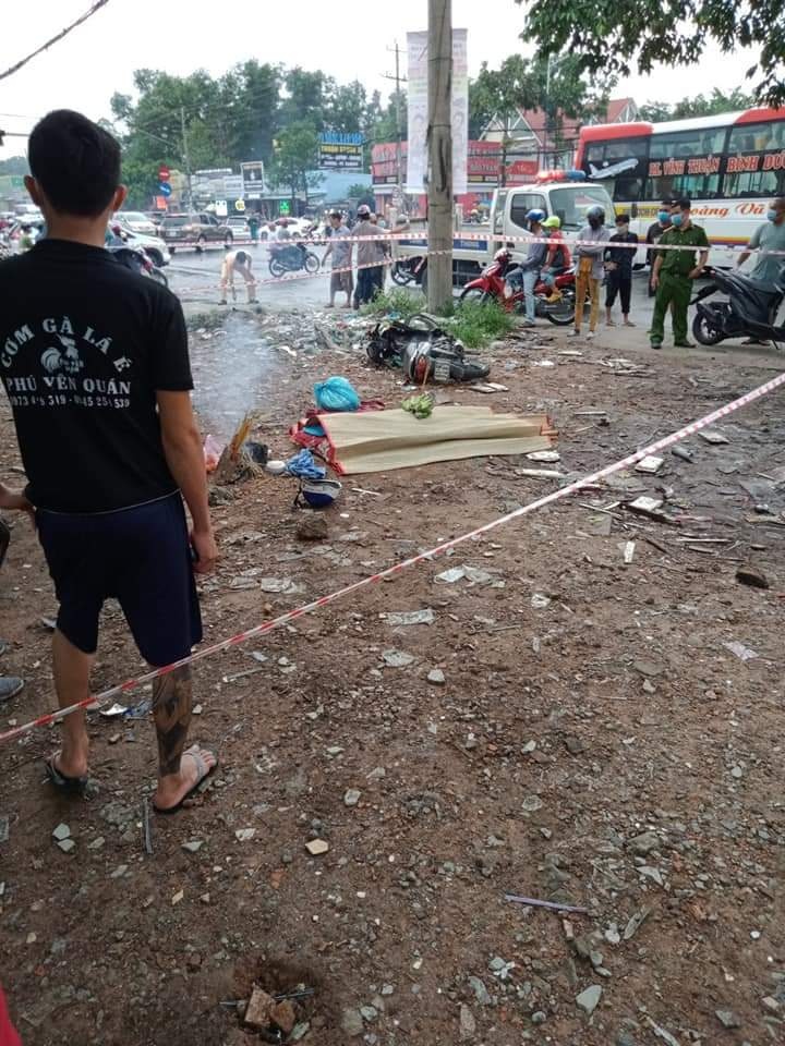Người đàn ông điều khiển xe máy tử vong tại chỗ Người đàn ông điều khiển xe máy tử vong tại chỗ