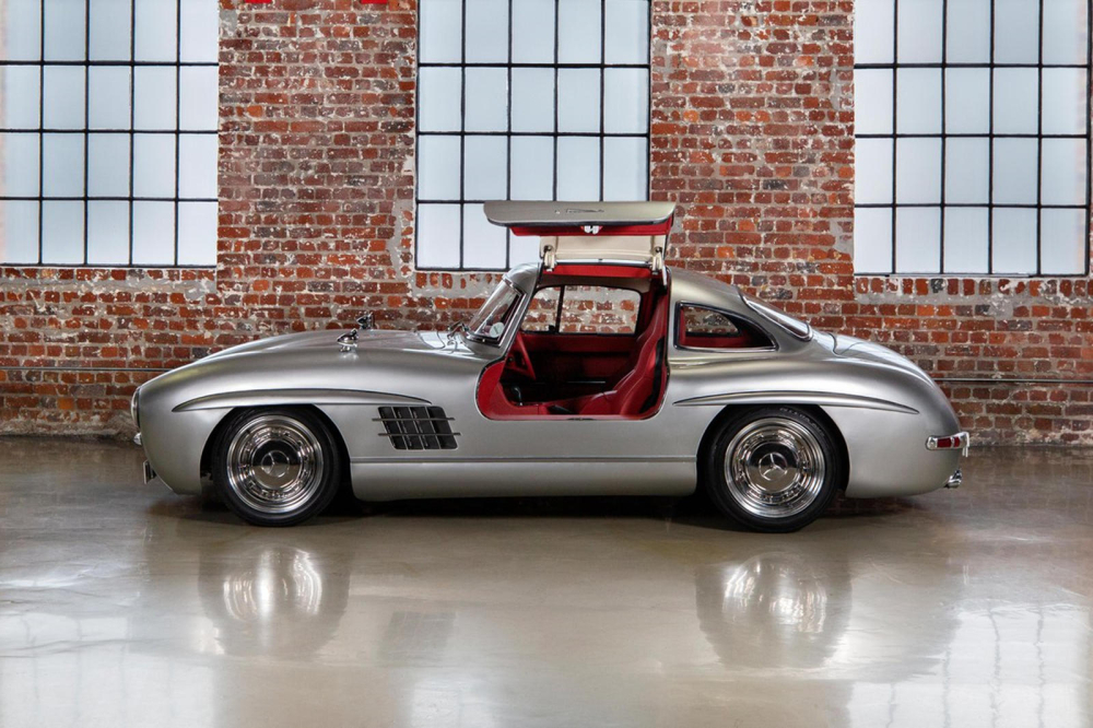 Phía bên sườn của Gullwing Tribute Phía bên sườn của Gullwing Tribute