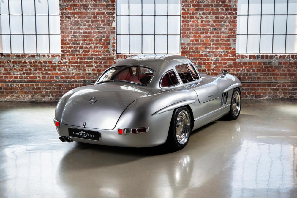 Phía sau của Gullwing Tribute Phía sau của Gullwing Tribute
