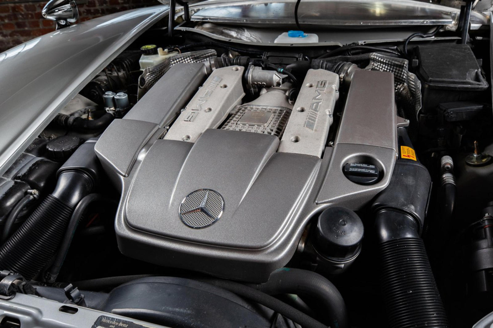 Động cơ của Gullwing Tribute Động cơ của Gullwing Tribute