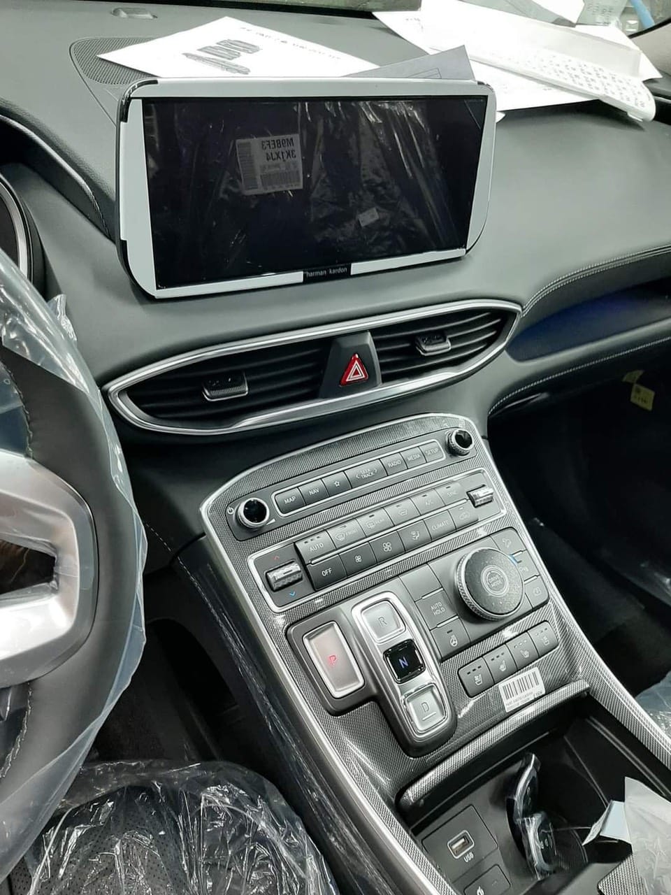 Ảnh chụp được cho là nội thất bản cao nhất của Hyundai Santa Fe 2021 sắp ra mắt Việt Nam. Ảnh chụp được cho là nội thất bản cao nhất của Hyundai Santa Fe 2021 sắp ra mắt Việt Nam.