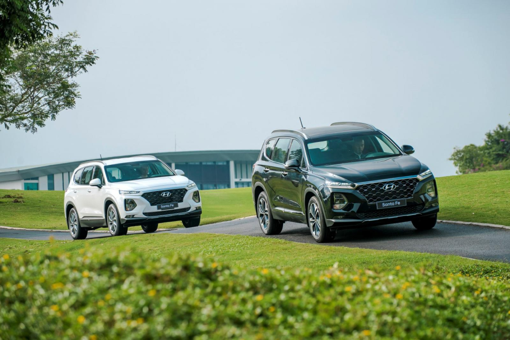 Hyundai Santa Fe đời cũ vẫn bán được hơn 850 xe trong tháng 4/2021 dù có thông tin bản mới sắp được ra mắt. Hyundai Santa Fe đời cũ vẫn bán được hơn 850 xe trong tháng 4/2021 dù có thông tin bản mới sắp được ra mắt.