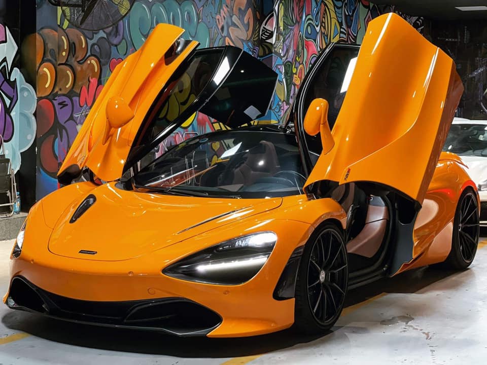 Siêu xe McLaren - Một thiết kế thiên về tốc độ và đẳng cấp, McLaren luôn là niềm mơ ước của tất cả những người yêu xe. Với công nghệ tiên tiến và động cơ mạnh mẽ, chiếc siêu xe này làm nổi bật mỗi chuyến đi của bạn.