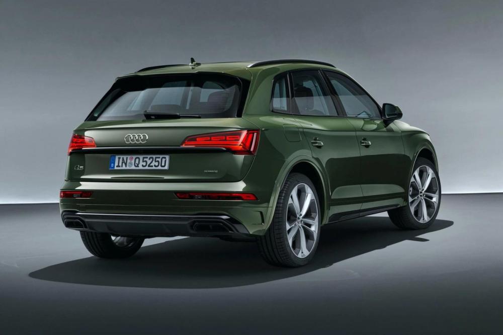 Cụm đèn hậu của Audi Q5 2021 có thiết kế dạng 3D hiện đại. Cụm đèn hậu của Audi Q5 2021 có thiết kế dạng 3D hiện đại.