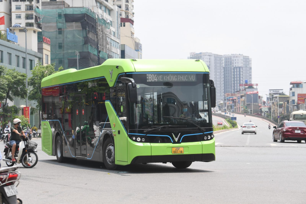 VinBus đã bắt đầu chạy thử các tuyến trong khu vực nội đô Hà Nội. VinBus đã bắt đầu chạy thử các tuyến trong khu vực nội đô Hà Nội.