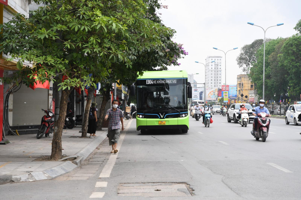 VinBus là mẫu xe buýt điện đầu tiên tại Việt Nam, dự kiến sẽ được khai thác sử dụng trong hệ thống giao thông công cộng tại các thành phố lớn trong thời gian tới. VinBus là mẫu xe buýt điện đầu tiên tại Việt Nam, dự kiến sẽ được khai thác sử dụng trong hệ thống giao thông công cộng tại các thành phố lớn trong thời gian tới.