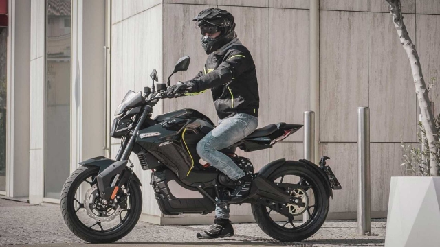 Xe máy điện trong kiểu dáng mô tô Voge ER-10 chính thức có giá bán Xe máy điện trong kiểu dáng mô tô Voge ER-10 chính thức có giá bán